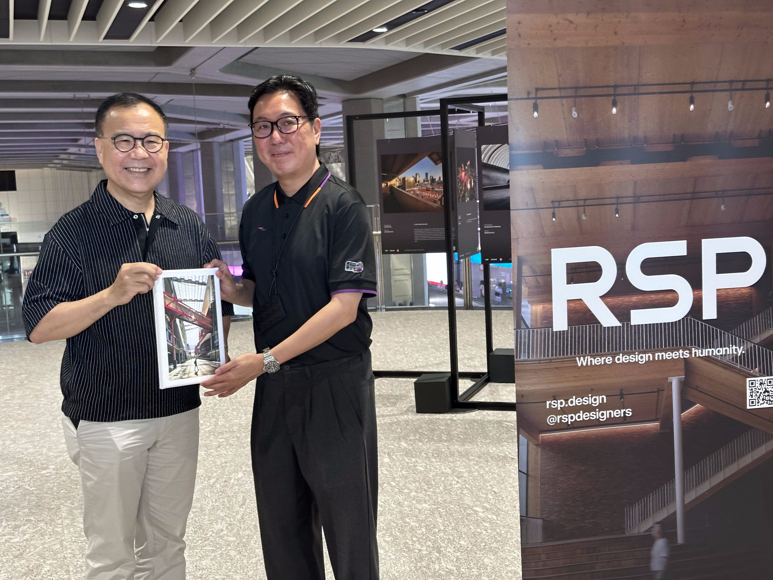 RSP CEO, Mr. Beh Swee Chiew (left) presents the token of appreciation to SBS Transit's Mr. Patrick Gan Wan Su (right)