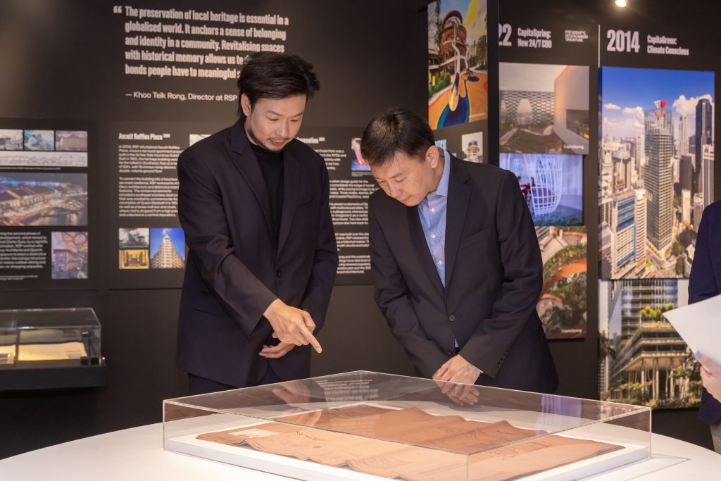 RSP Chairman Mr Kiat Lim (left) shows Guest-of-Honour Mr Chee Hong Tat, Minister for National Development, an original
architectural blueprint of the Singapore Indoor Stadium. The historical drawing is part of a collection donated by RSP to the
Singapore Architecture Collection (SAC) in celebration of the firm’s 70th anniversary.