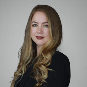 Associate Dubai - Stephanie Brown
