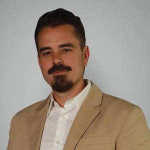 Senior Associate Dubai - Antonio Rentero