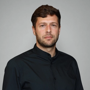 Senior Associate Dubai - Rosen Petsev