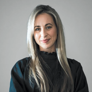 Senior Associate Dubai - Zoe Burnett Casey